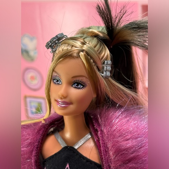 Barbie Fashion Show Barbie Glam Rocker Doll 2004 - Picture 1 of 8